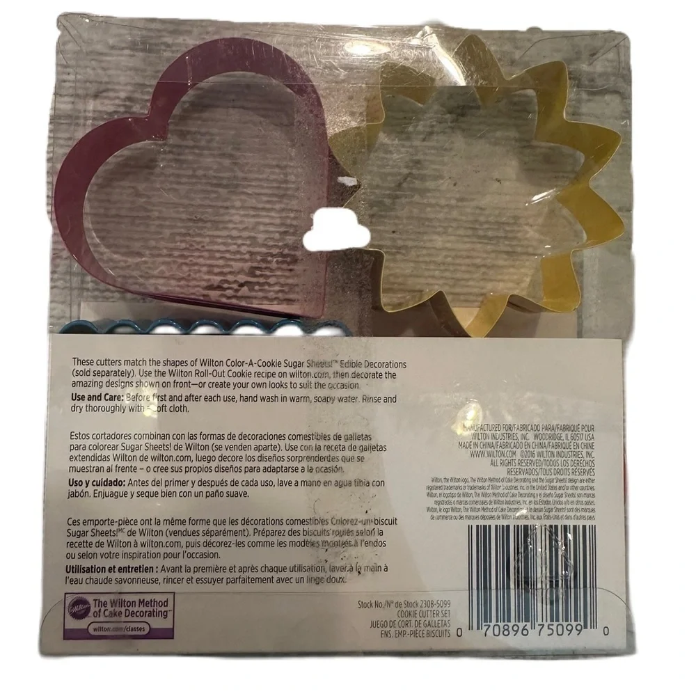 Wilton 4 Piece‎ Cookie Cutter Set Heart Flower Circle Wavy (Square)